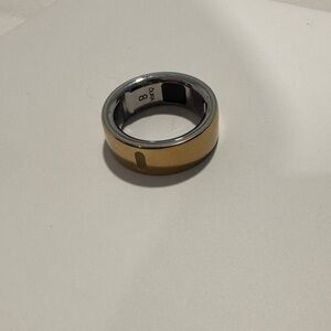 Gold Oura Gen 4 fitness ring size 8 + charger and box - unisex